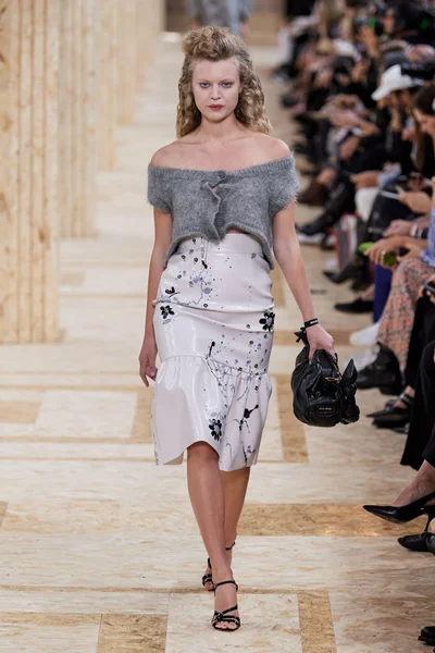Look 13